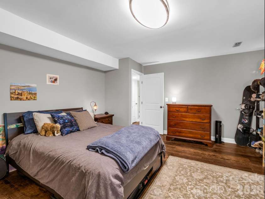 59 Underhill Road, Hendersonville, NC 28792.  MLS# CAR4395706, YatesRealty ID 33215. 