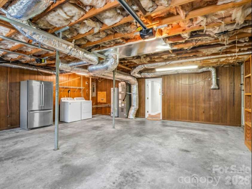 59 Underhill Road, Hendersonville, NC 28792.  MLS# CAR4395706, YatesRealty ID 33215. Virtually decluttered