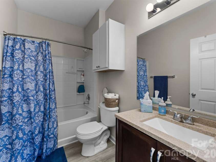 100 Vista Lake Drive, Candler, NC 28715.  MLS# CAR4393023, YatesRealty ID 33216. 