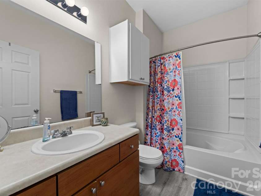 100 Vista Lake Drive, Candler, NC 28715.  MLS# CAR4393023, YatesRealty ID 33216. 