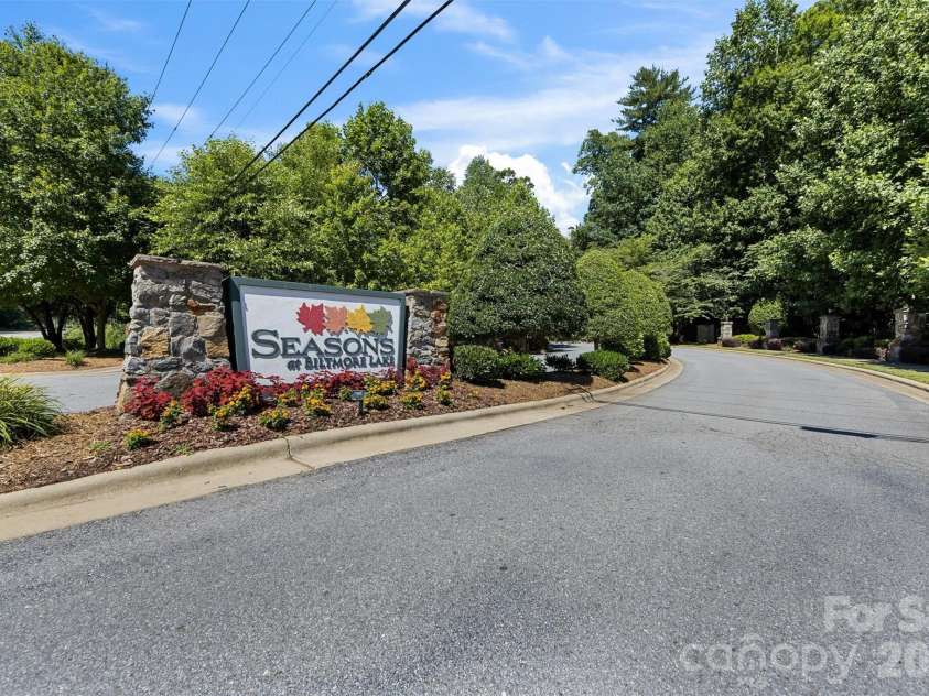 100 Vista Lake Drive, Candler, NC 28715.  MLS# CAR4393023, YatesRealty ID 33216. 