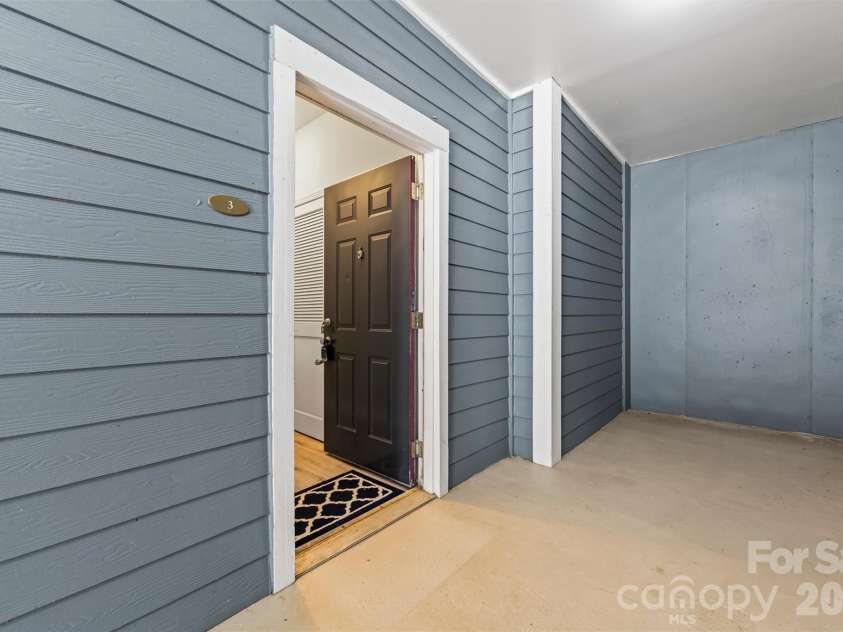 100 Vista Lake Drive, Candler, NC 28715.  MLS# CAR4393023, YatesRealty ID 33216. 