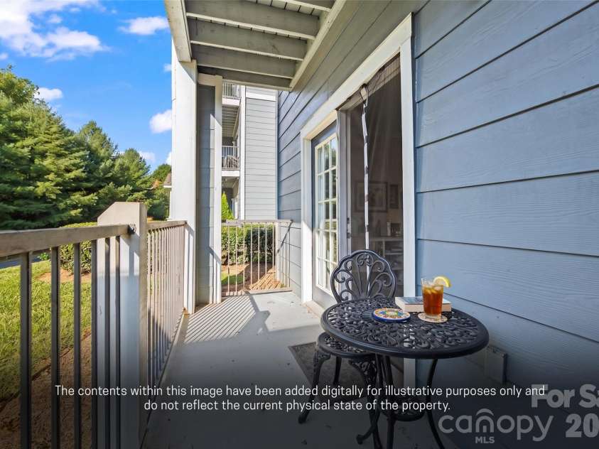 100 Vista Lake Drive, Candler, NC 28715.  MLS# CAR4393023, YatesRealty ID 33216. 