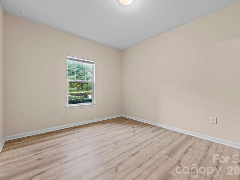 100 Vista Lake Drive, Candler, NC 28715.  MLS# CAR4393023, YatesRealty ID 33216. 
