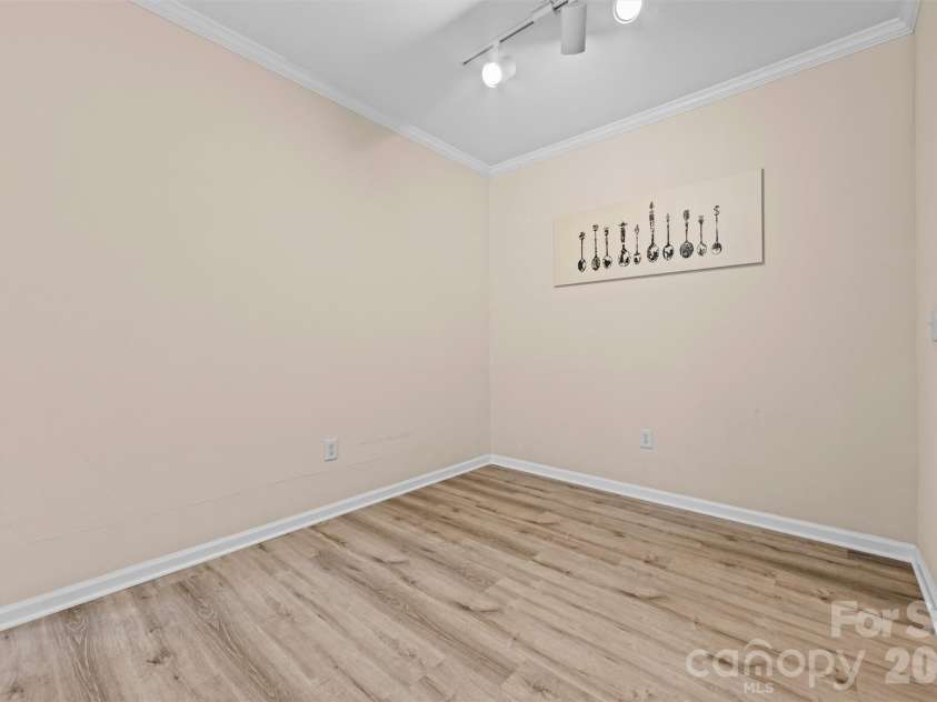 100 Vista Lake Drive, Candler, NC 28715.  MLS# CAR4393023, YatesRealty ID 33216. 