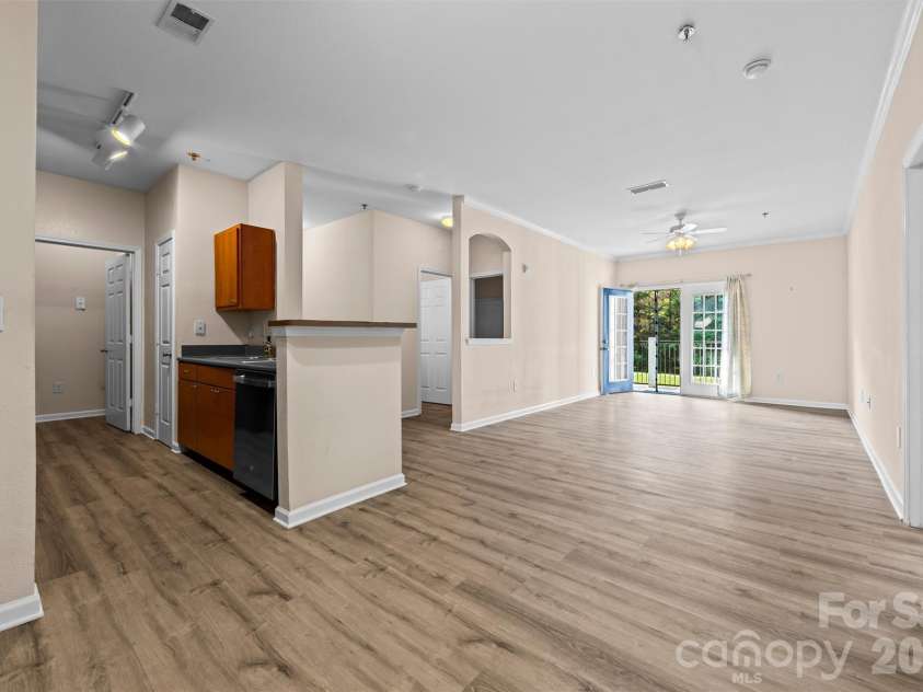 100 Vista Lake Drive, Candler, NC 28715.  MLS# CAR4393023, YatesRealty ID 33216. 