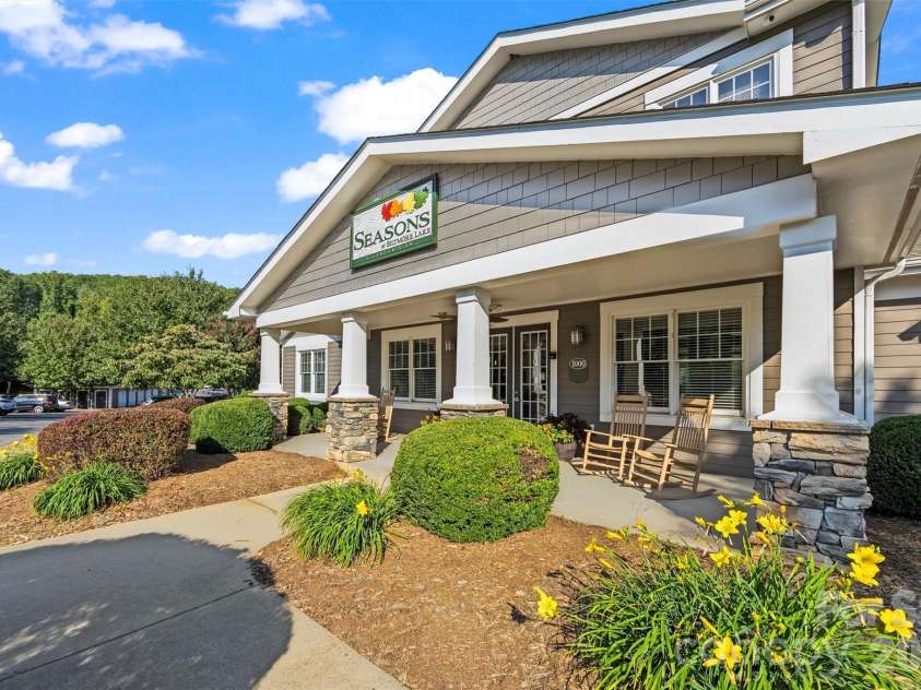 100 Vista Lake Drive, Candler, NC 28715.  MLS# CAR4393023, YatesRealty ID 33216. 