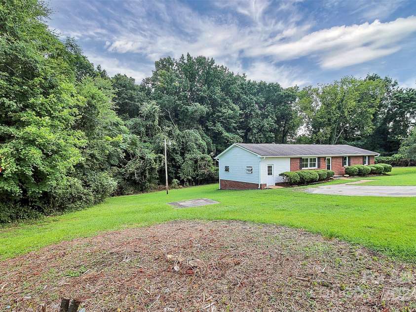 1613 Ohenry Lane, Fort Mill, SC 29708.  MLS# CAR4193922, YatesRealty ID 3322. Left Side
