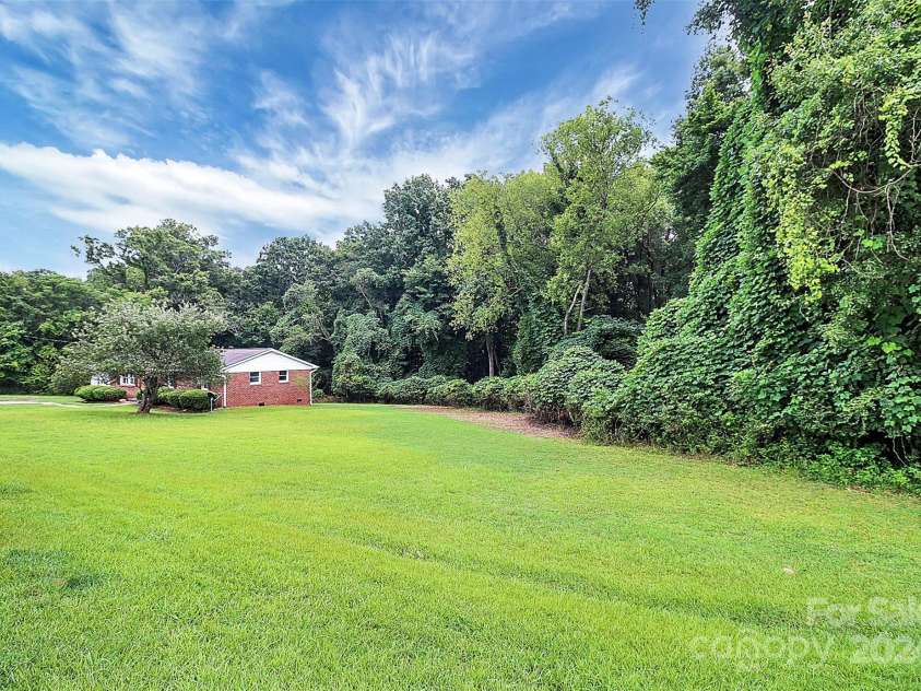 1613 Ohenry Lane, Fort Mill, SC 29708.  MLS# CAR4193922, YatesRealty ID 3322. Right Side