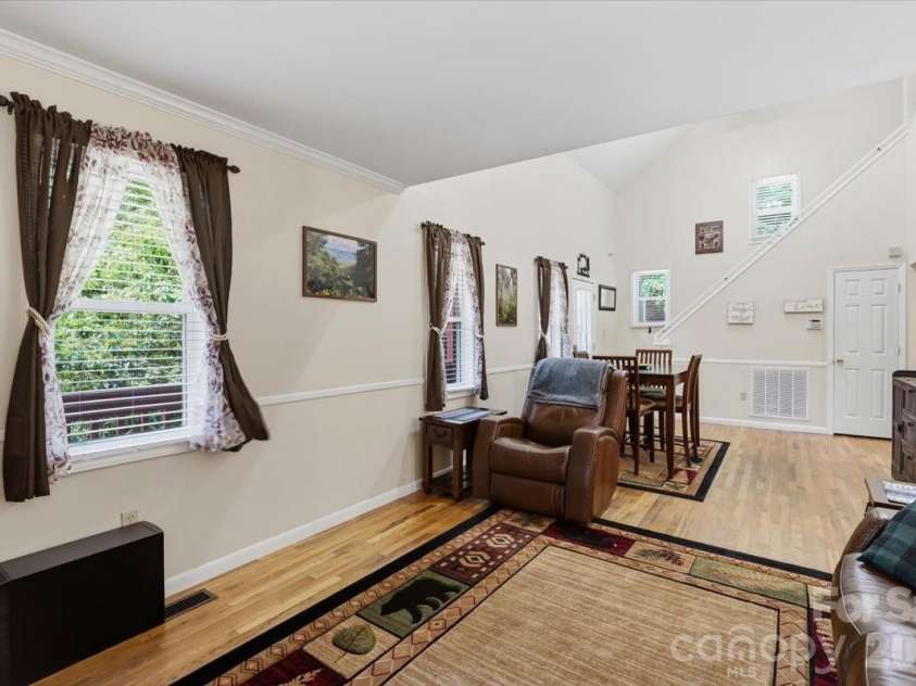 122 Arnold Heights, Waynesville, NC 28786.  MLS# CAR4386984, YatesRealty ID 33220. 