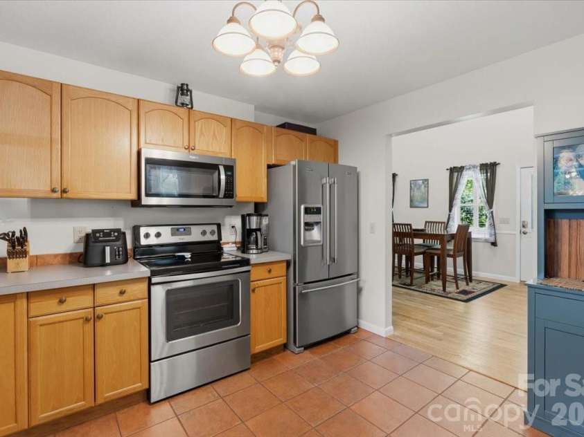 122 Arnold Heights, Waynesville, NC 28786.  MLS# CAR4386984, YatesRealty ID 33220. 