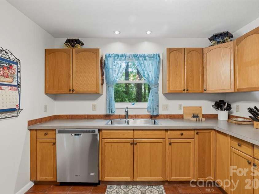 122 Arnold Heights, Waynesville, NC 28786.  MLS# CAR4386984, YatesRealty ID 33220. 