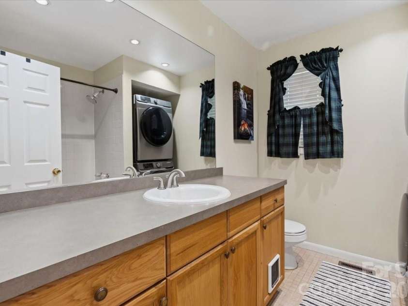 122 Arnold Heights, Waynesville, NC 28786.  MLS# CAR4386984, YatesRealty ID 33220. 