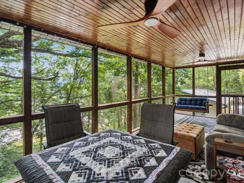 122 Arnold Heights, Waynesville, NC 28786.  MLS# CAR4386984, YatesRealty ID 33220. 