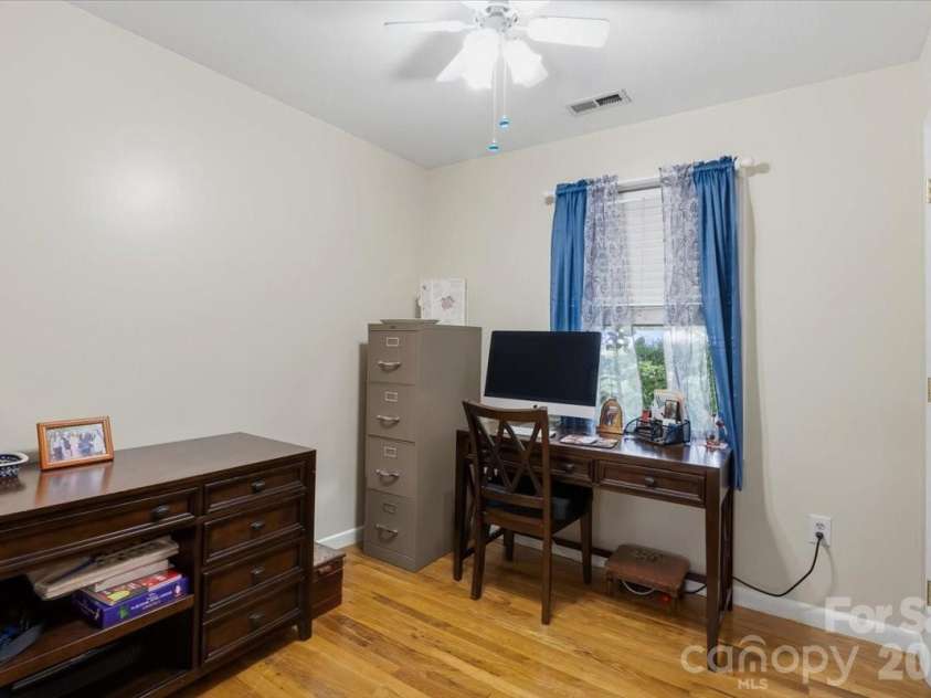 122 Arnold Heights, Waynesville, NC 28786.  MLS# CAR4386984, YatesRealty ID 33220. 
