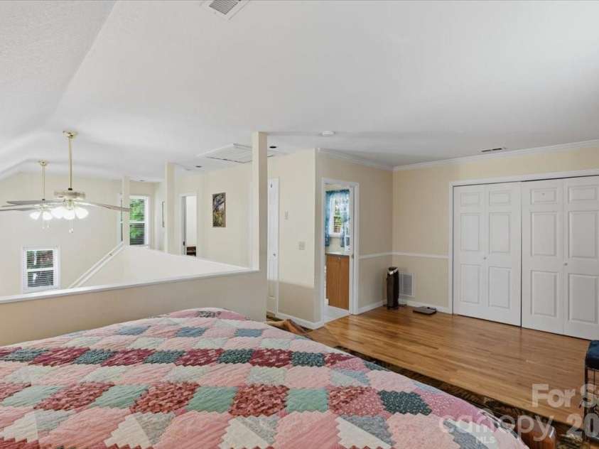122 Arnold Heights, Waynesville, NC 28786.  MLS# CAR4386984, YatesRealty ID 33220. 