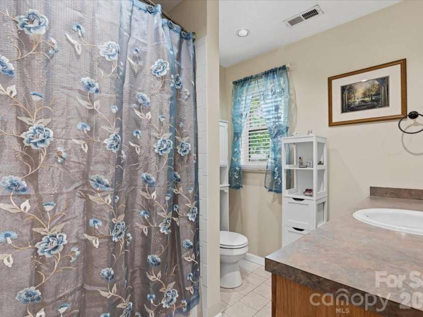 122 Arnold Heights, Waynesville, NC 28786.  MLS# CAR4386984, YatesRealty ID 33220. 