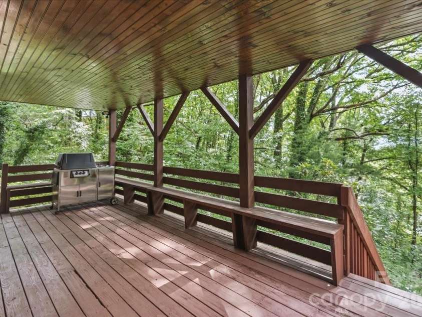122 Arnold Heights, Waynesville, NC 28786.  MLS# CAR4386984, YatesRealty ID 33220. 