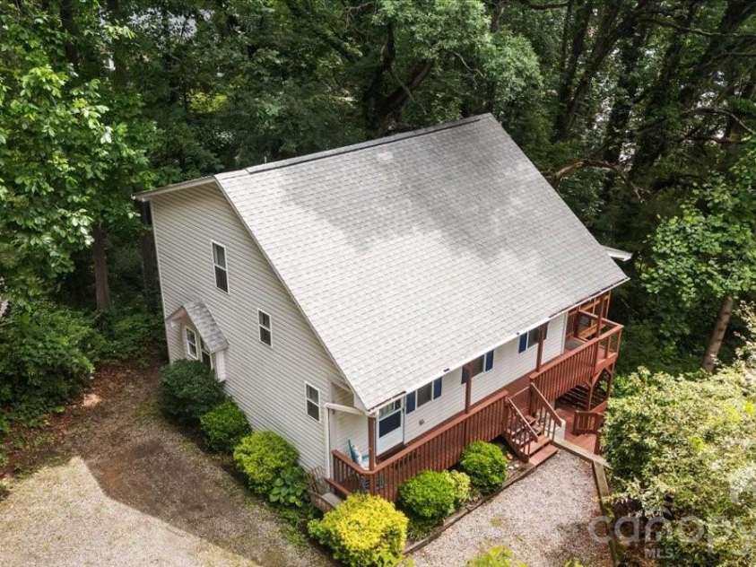 122 Arnold Heights, Waynesville, NC 28786.  MLS# CAR4386984, YatesRealty ID 33220. 