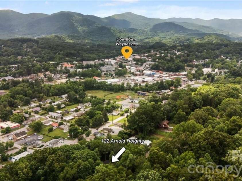 122 Arnold Heights, Waynesville, NC 28786.  MLS# CAR4386984, YatesRealty ID 33220. 