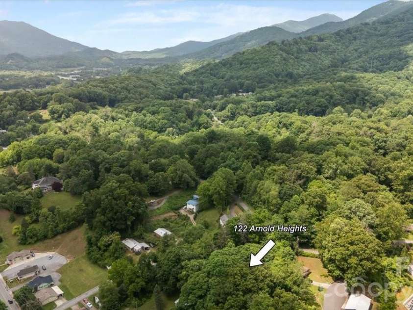 122 Arnold Heights, Waynesville, NC 28786.  MLS# CAR4386984, YatesRealty ID 33220. 