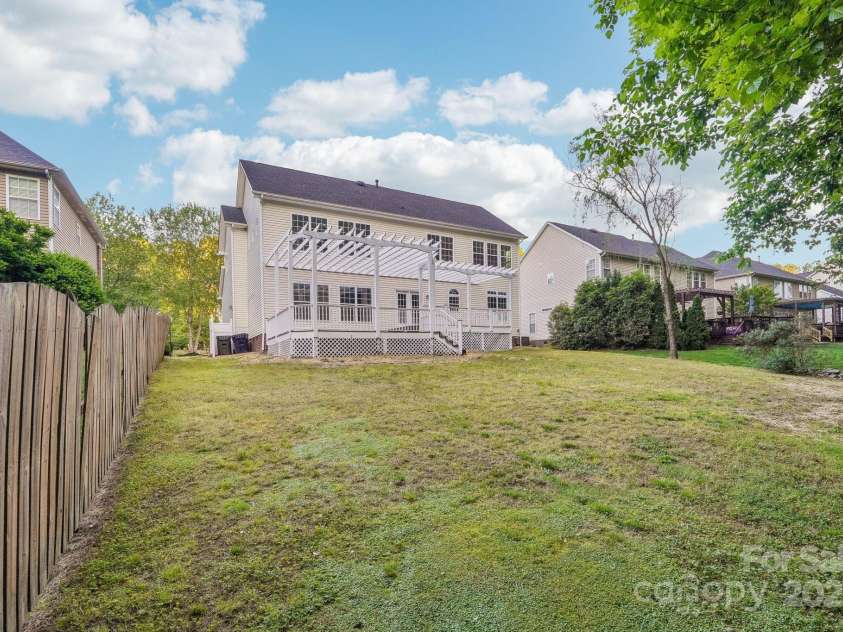 5745 Snapdragon Lane, Huntersville, NC 28078.  MLS# CAR4287848, YatesRealty ID 33221. 