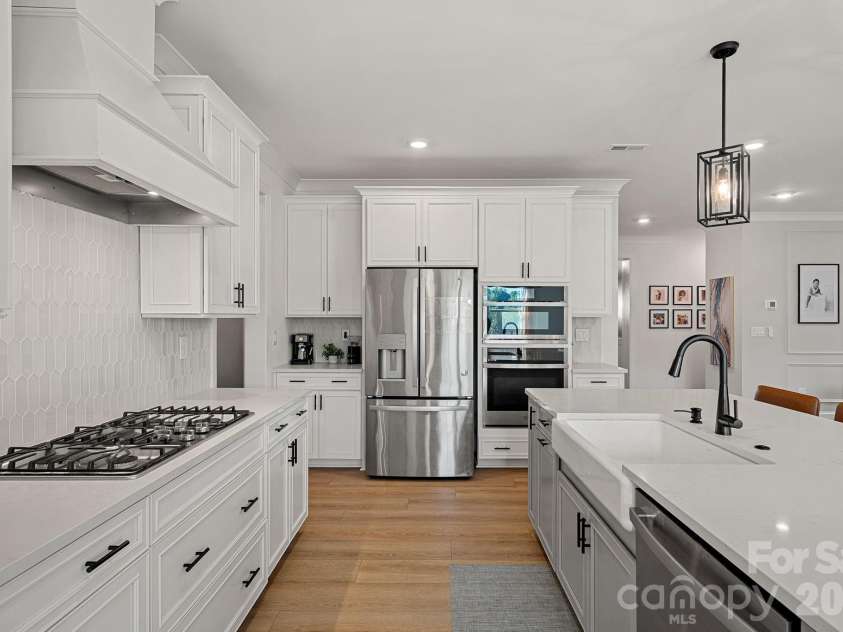 8604 Bridgegate Drive, Huntersville, NC 28078.  MLS# CAR4395999, YatesRealty ID 33221. 
