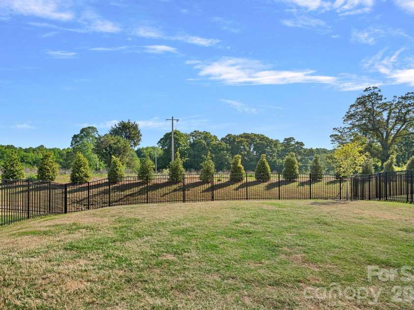 8604 Bridgegate Drive, Huntersville, NC 28078.  MLS# CAR4395999, YatesRealty ID 33221. 