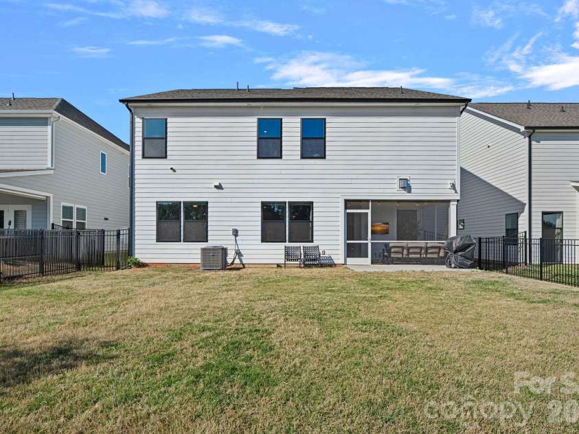 8604 Bridgegate Drive, Huntersville, NC 28078.  MLS# CAR4395999, YatesRealty ID 33221. 