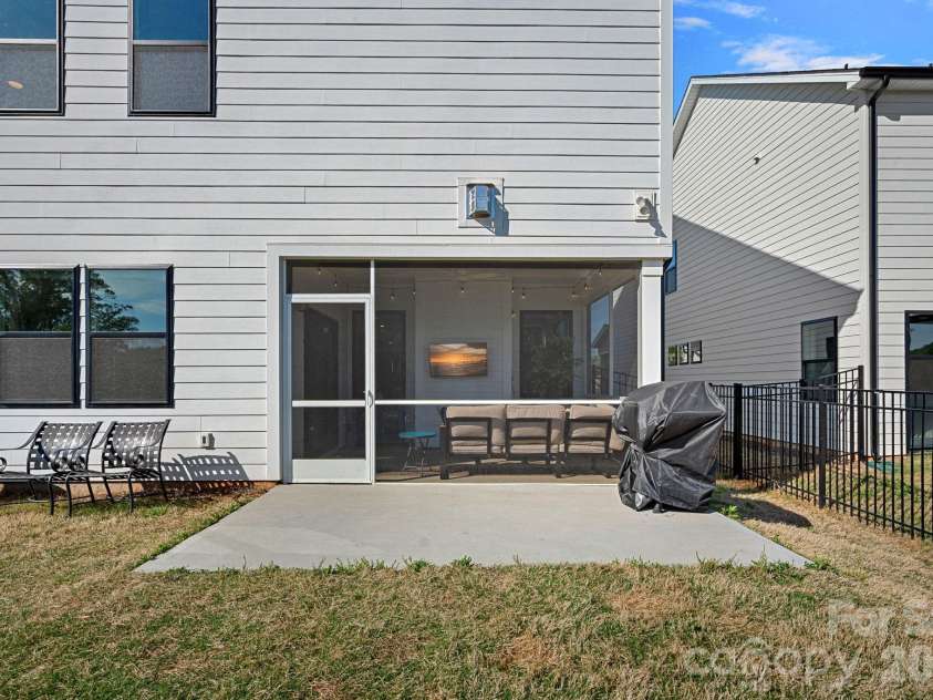 8604 Bridgegate Drive, Huntersville, NC 28078.  MLS# CAR4395999, YatesRealty ID 33221. 