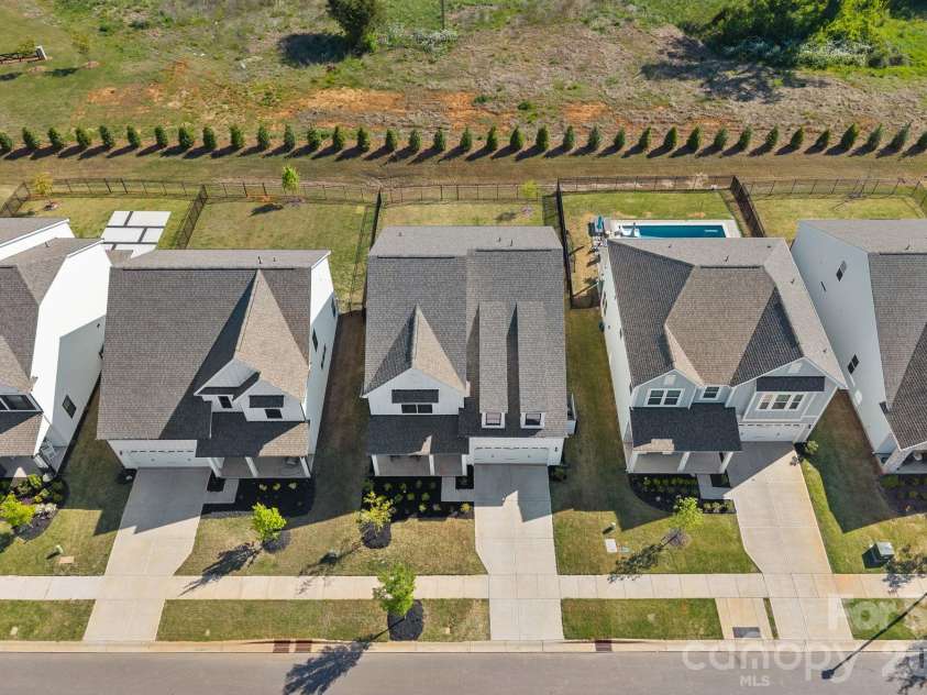 8604 Bridgegate Drive, Huntersville, NC 28078.  MLS# CAR4395999, YatesRealty ID 33221. 