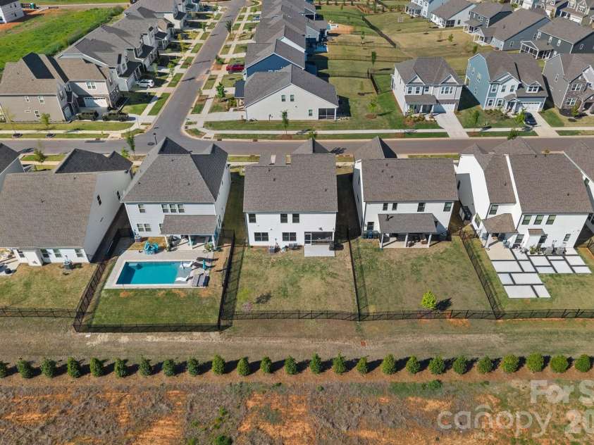8604 Bridgegate Drive, Huntersville, NC 28078.  MLS# CAR4395999, YatesRealty ID 33221. 