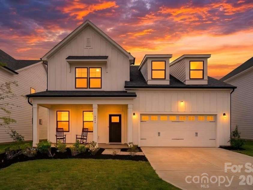 8604 Bridgegate Drive, Huntersville, NC 28078.  MLS# CAR4395999, YatesRealty ID 33221. 