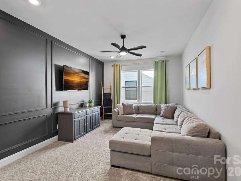 8604 Bridgegate Drive, Huntersville, NC 28078.  MLS# CAR4395999, YatesRealty ID 33221. Loft