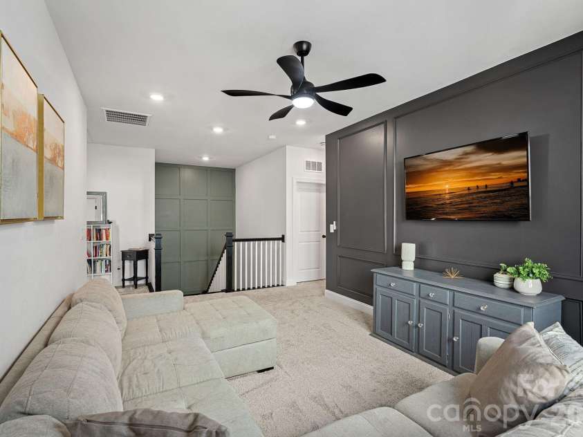 8604 Bridgegate Drive, Huntersville, NC 28078.  MLS# CAR4395999, YatesRealty ID 33221. Loft