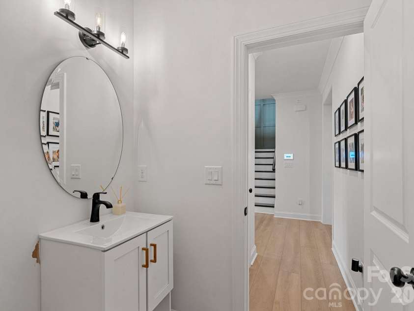 8604 Bridgegate Drive, Huntersville, NC 28078.  MLS# CAR4395999, YatesRealty ID 33221. Powder Bath