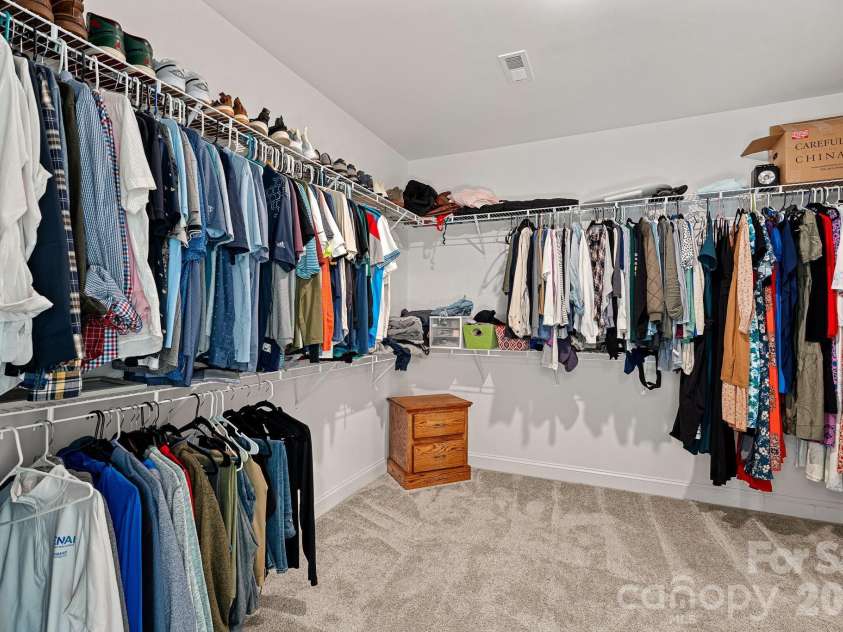 8604 Bridgegate Drive, Huntersville, NC 28078.  MLS# CAR4395999, YatesRealty ID 33221. Primary Closet