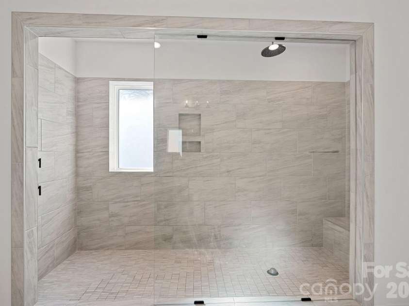 8604 Bridgegate Drive, Huntersville, NC 28078.  MLS# CAR4395999, YatesRealty ID 33221. Primary Shower