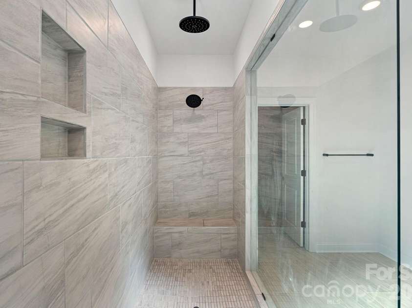8604 Bridgegate Drive, Huntersville, NC 28078.  MLS# CAR4395999, YatesRealty ID 33221. Primary Shower