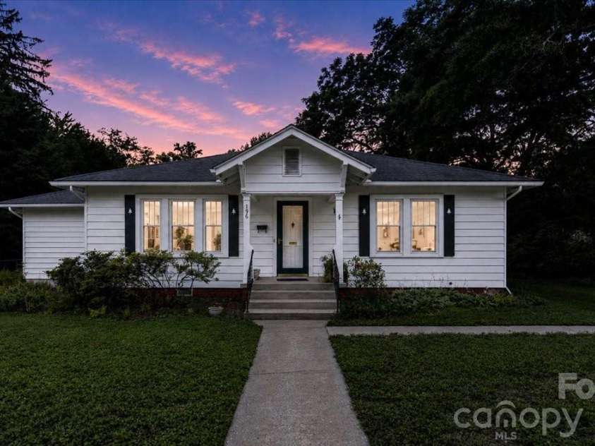 196 French Broad Street, Brevard, NC 28712.  MLS# CAR4397130, YatesRealty ID 33222. 