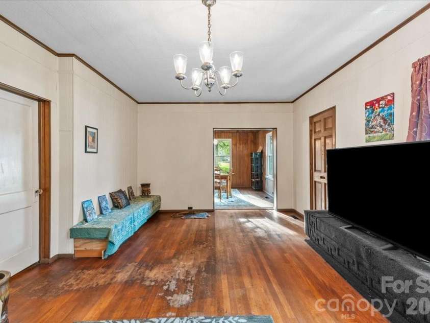 196 French Broad Street, Brevard, NC 28712.  MLS# CAR4397130, YatesRealty ID 33222. 