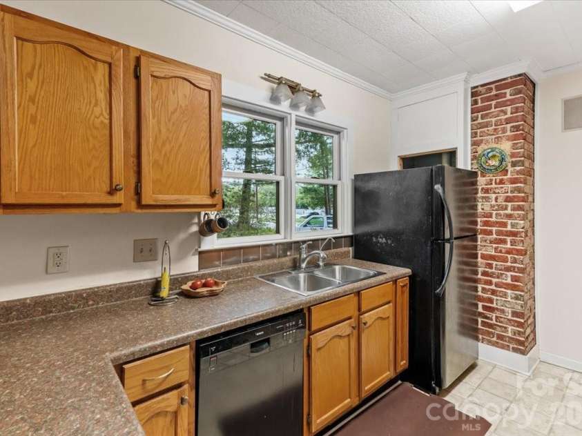 196 French Broad Street, Brevard, NC 28712.  MLS# CAR4397130, YatesRealty ID 33222. 