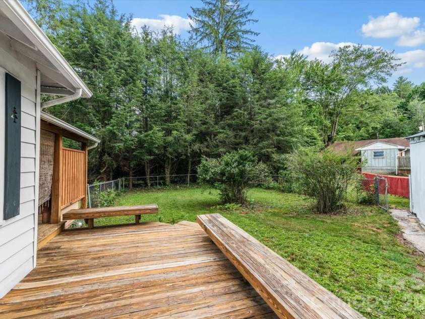 196 French Broad Street, Brevard, NC 28712.  MLS# CAR4397130, YatesRealty ID 33222. 