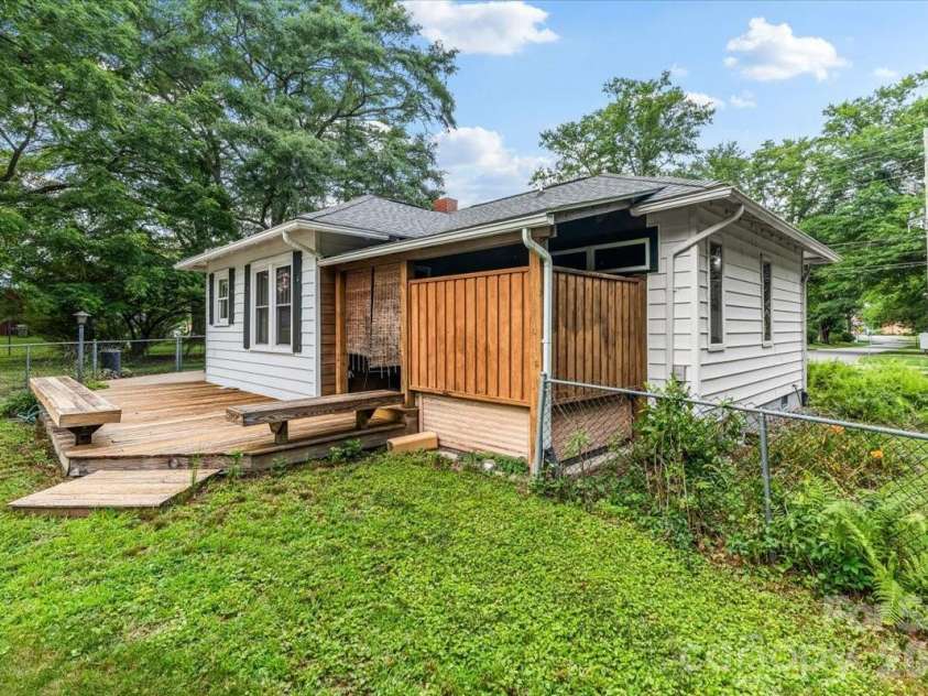 196 French Broad Street, Brevard, NC 28712.  MLS# CAR4397130, YatesRealty ID 33222. 