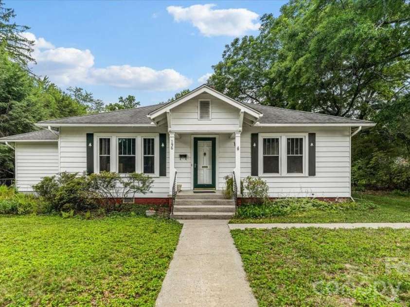 196 French Broad Street, Brevard, NC 28712.  MLS# CAR4397130, YatesRealty ID 33222. 