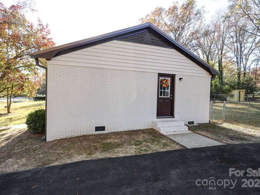 300 Grover Moore Place, Indian Trail, NC 28079.  MLS# CAR4322306, YatesRealty ID 33222. 