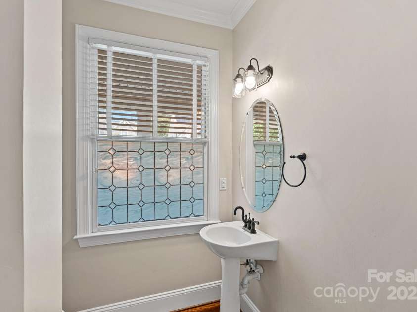 123 Hedgewood Drive, Mooresville, NC 28115.  MLS# CAR4288658, YatesRealty ID 33223. 