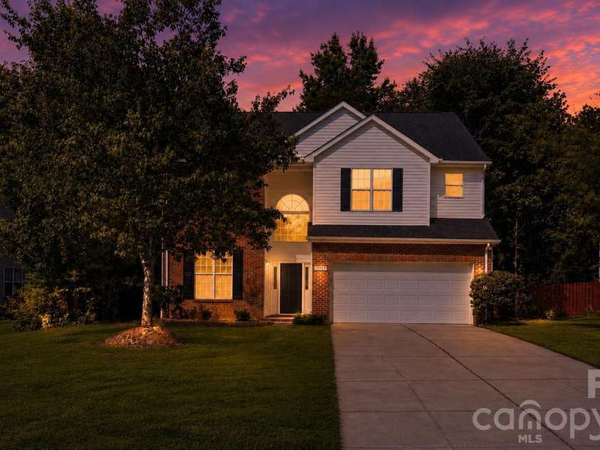 12519 Wandering Brook Drive, Charlotte, NC 28273.  MLS# CAR4392280, YatesRealty ID 33223. 