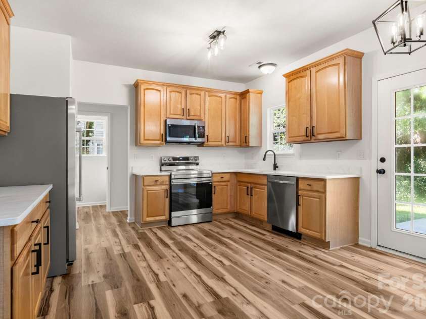 12519 Wandering Brook Drive, Charlotte, NC 28273.  MLS# CAR4392280, YatesRealty ID 33223. 