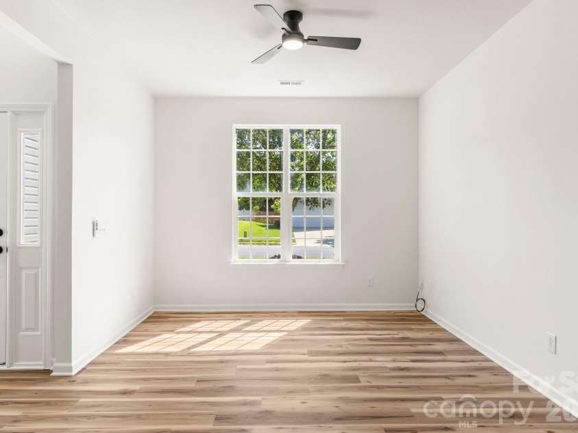 12519 Wandering Brook Drive, Charlotte, NC 28273.  MLS# CAR4392280, YatesRealty ID 33223. Flex space/living room